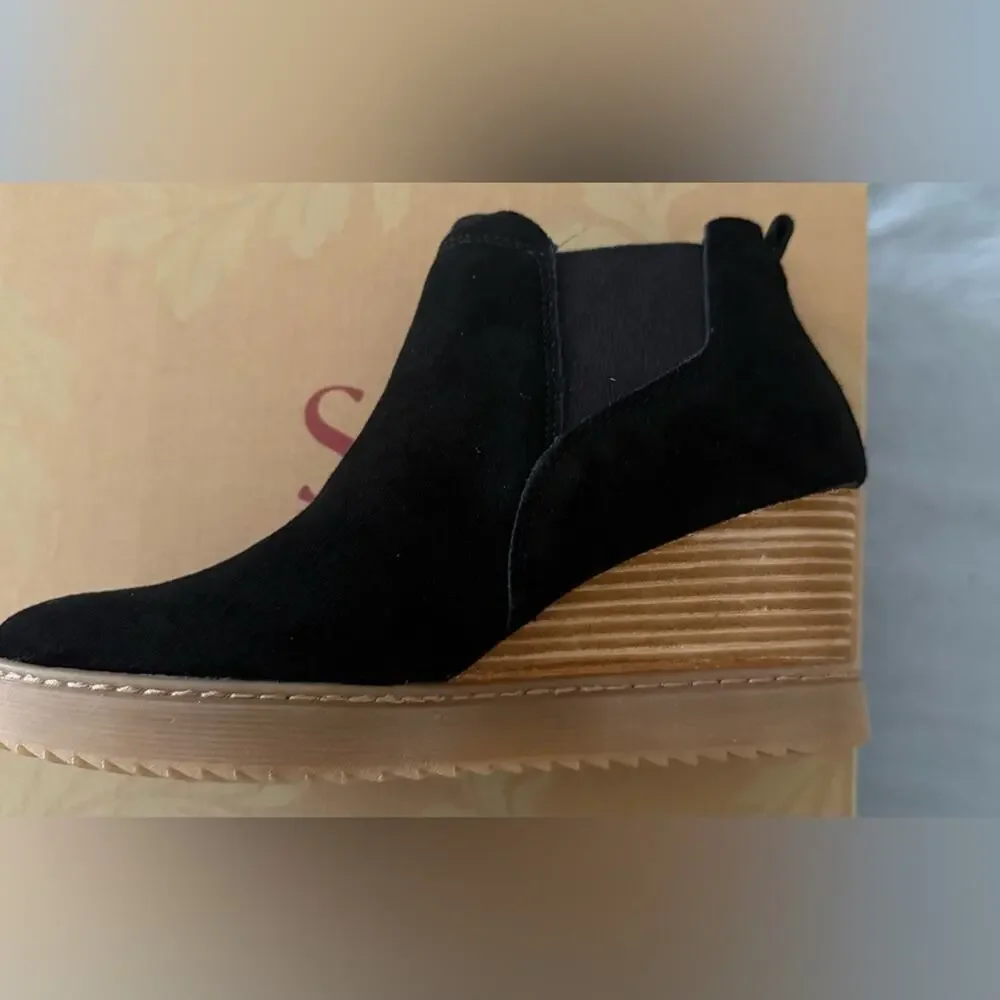 Sofft Women's Black Suede Ankle Boots size 9 New in Box